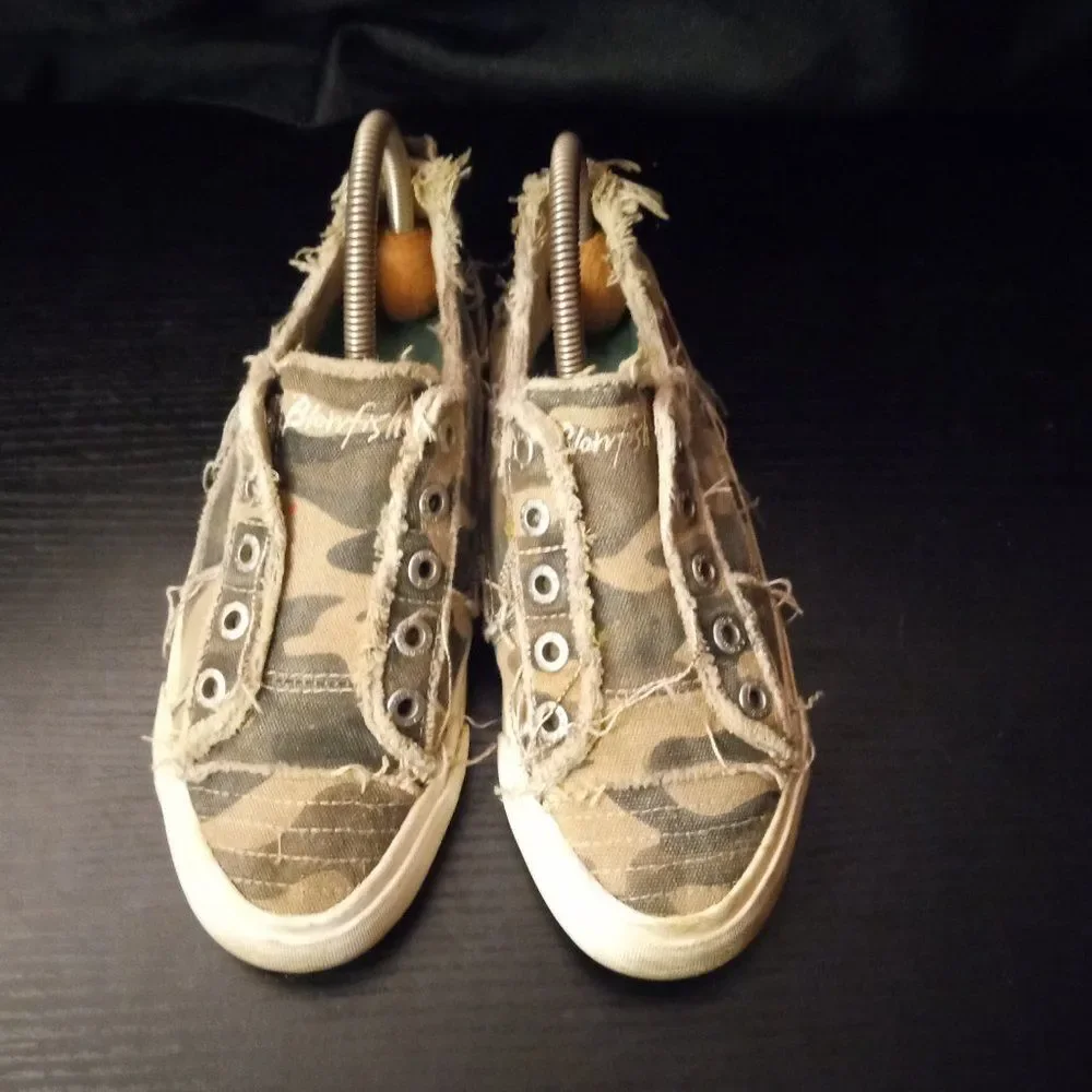 Blowfish Malibu MARIACHI Slip on Sneakers White Pink Yellow Floral Size 7.5